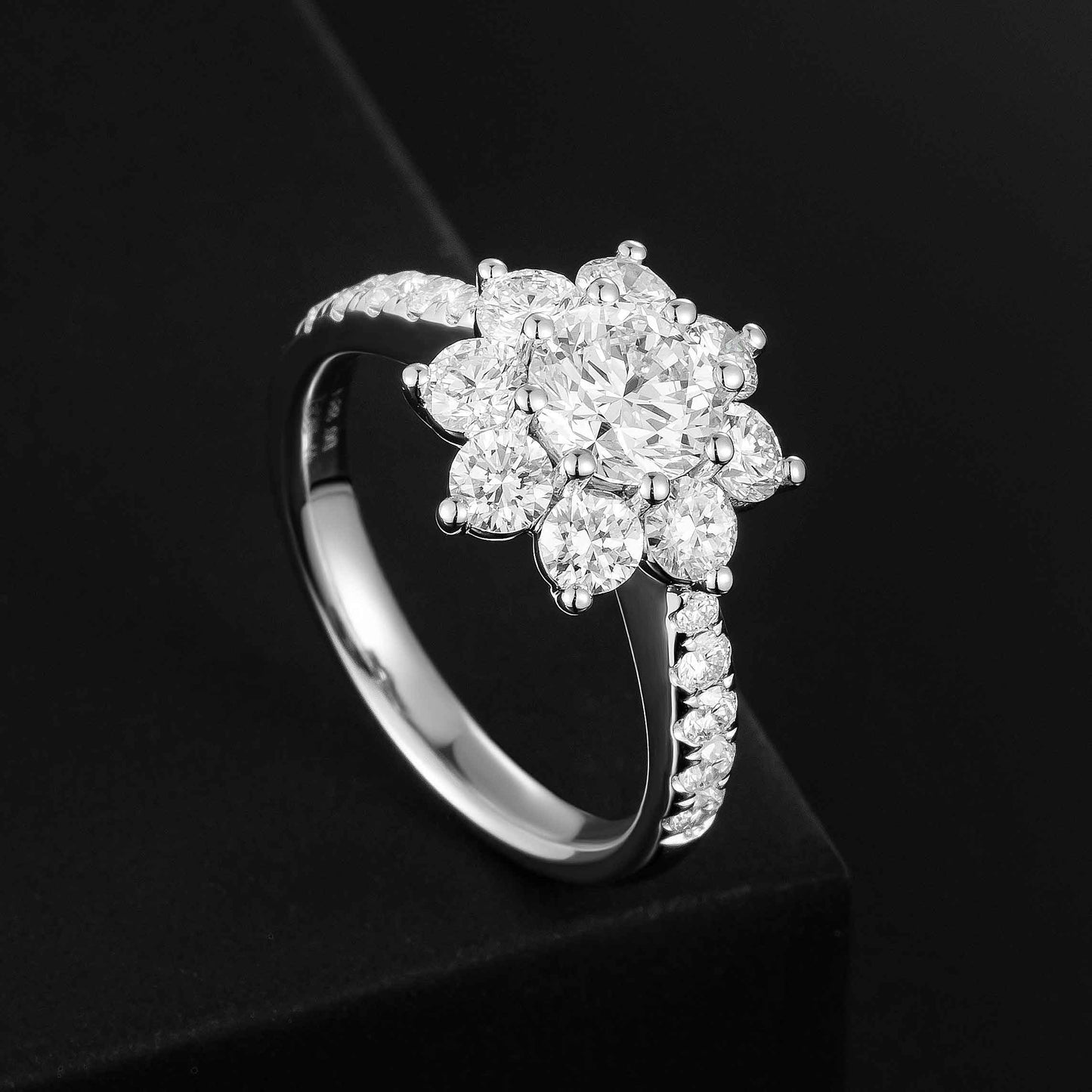 18K Lab Grown Diamond Ring