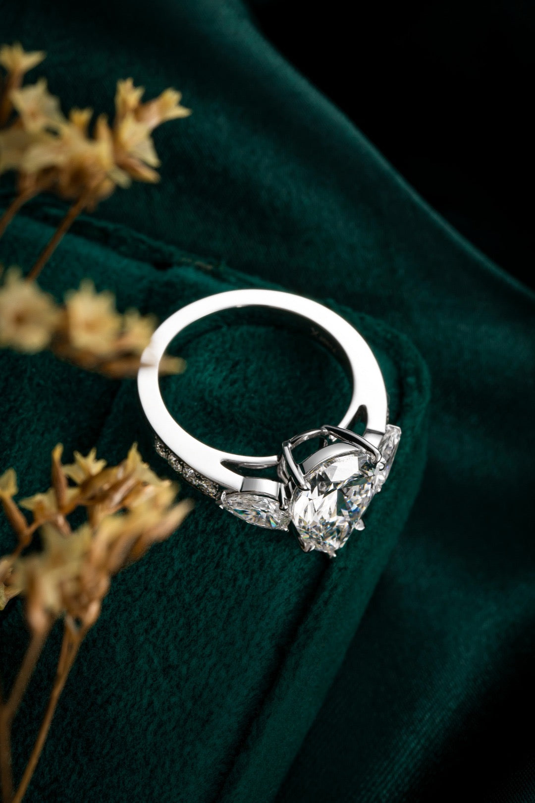 Pt900 Lab Grown Diamond Ring 3.0CT