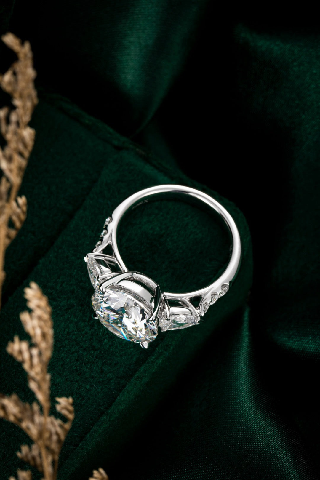Pt900 Lab Grown Diamond Ring 5.0CT