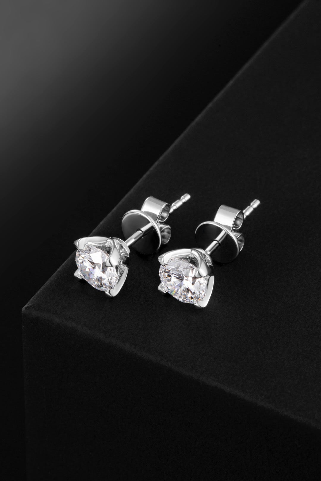 18K Lab Grown Diamond Earrings