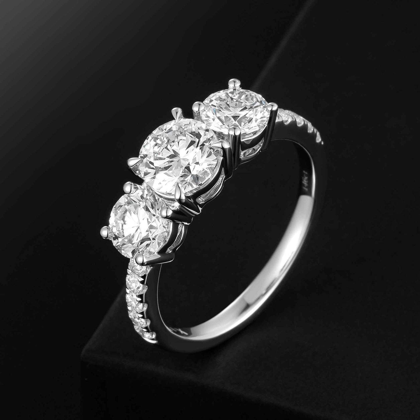 18K Lab Grown Diamond Ring
