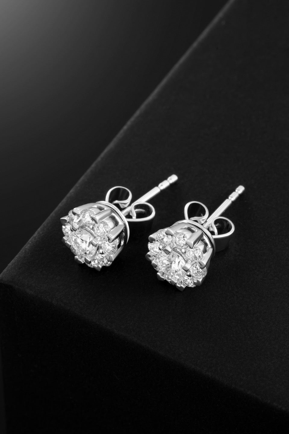 18K Lab Grown Diamond Earrings